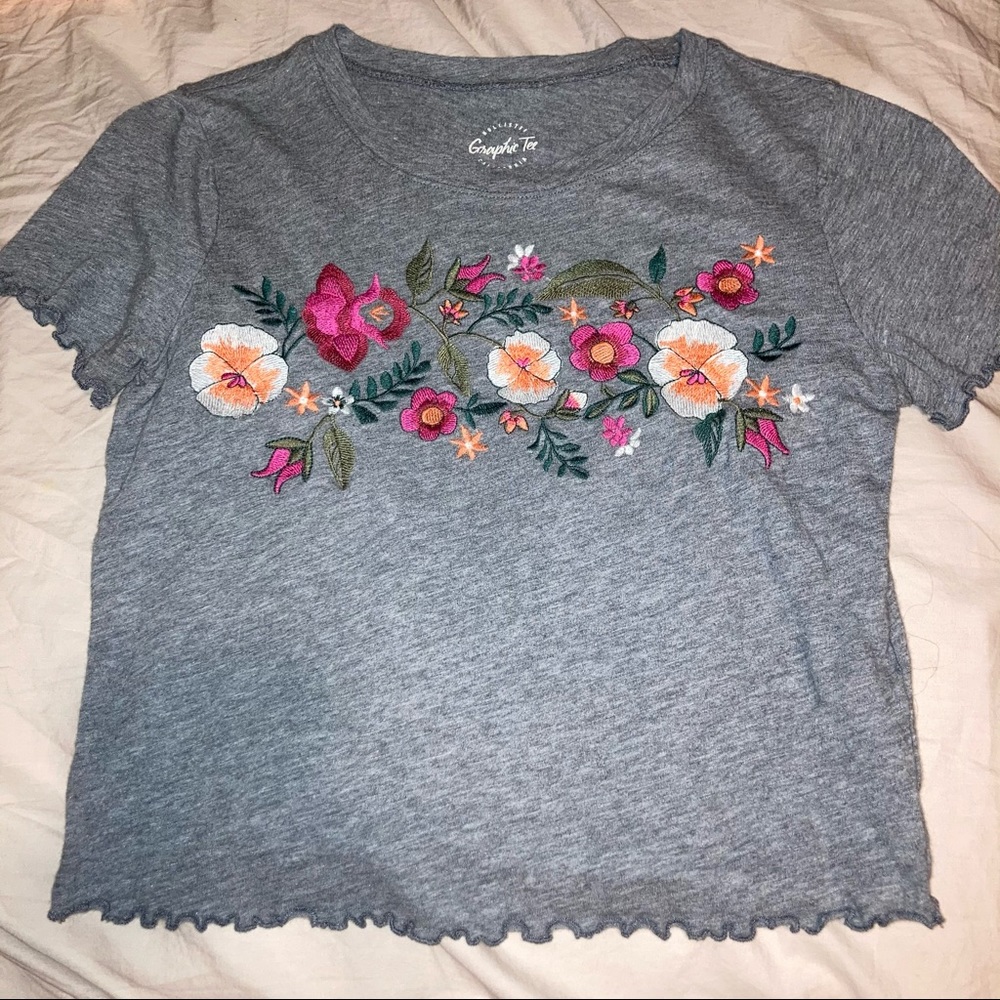 Hollister 🌑Grey Embroidered Flower Tee S